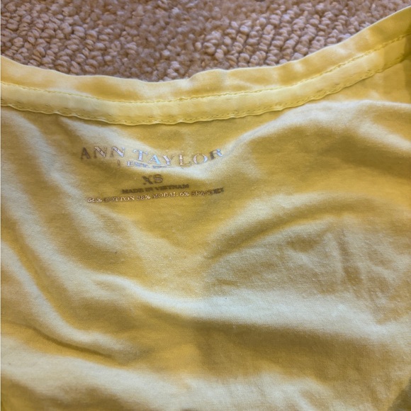 Butter yellow vneck short sleeve tshirt - Picture 2 of 2